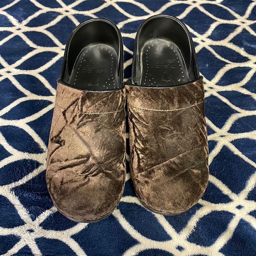 Dansko brown crushed velvet clogs sz37